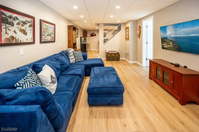 81 Poplar Dr Hanover, NJ 07950