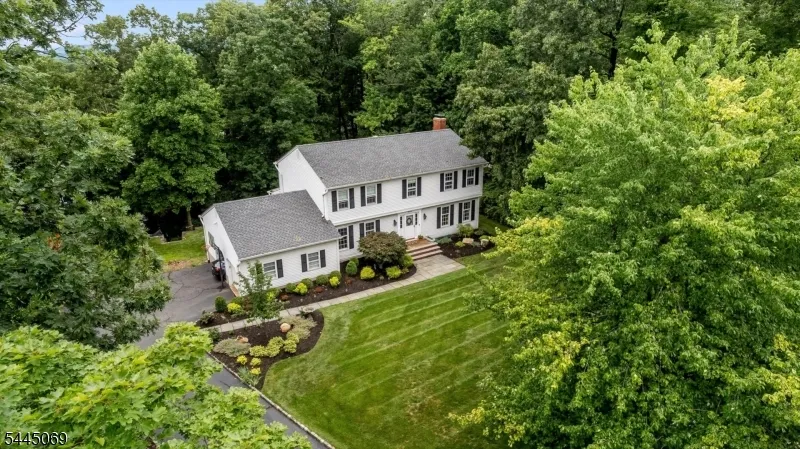81 Poplar Dr Hanover, NJ 07950