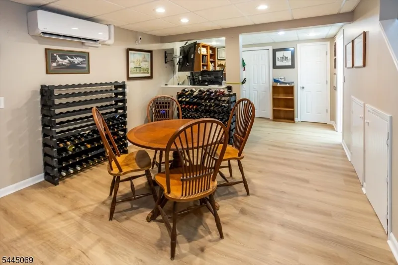 81 Poplar Dr Hanover, NJ 07950