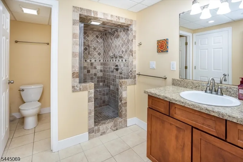 81 Poplar Dr Hanover, NJ 07950