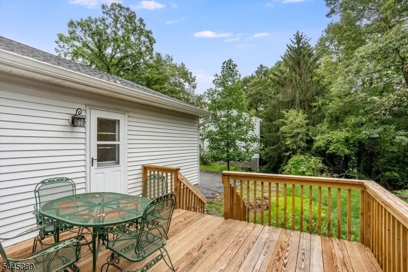 81 Poplar Dr Hanover, NJ 07950