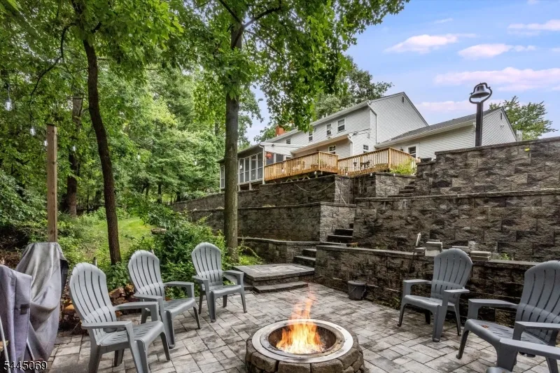 81 Poplar Dr Hanover, NJ 07950