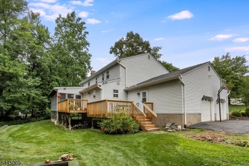 81 Poplar Dr Hanover, NJ 07950