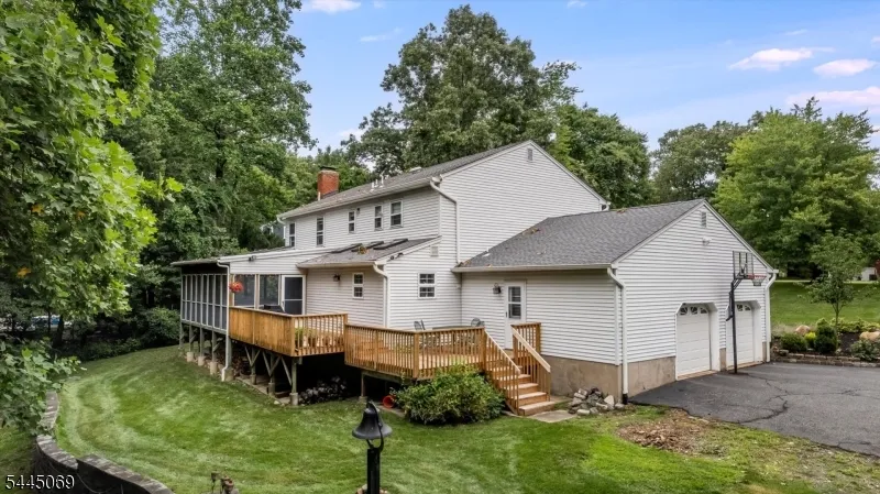 81 Poplar Dr Hanover, NJ 07950