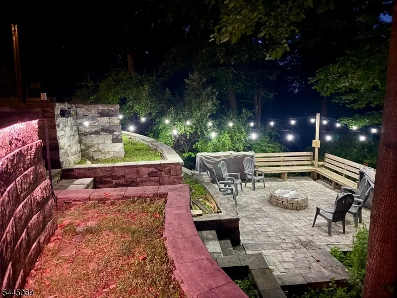 81 Poplar Dr Hanover, NJ 07950