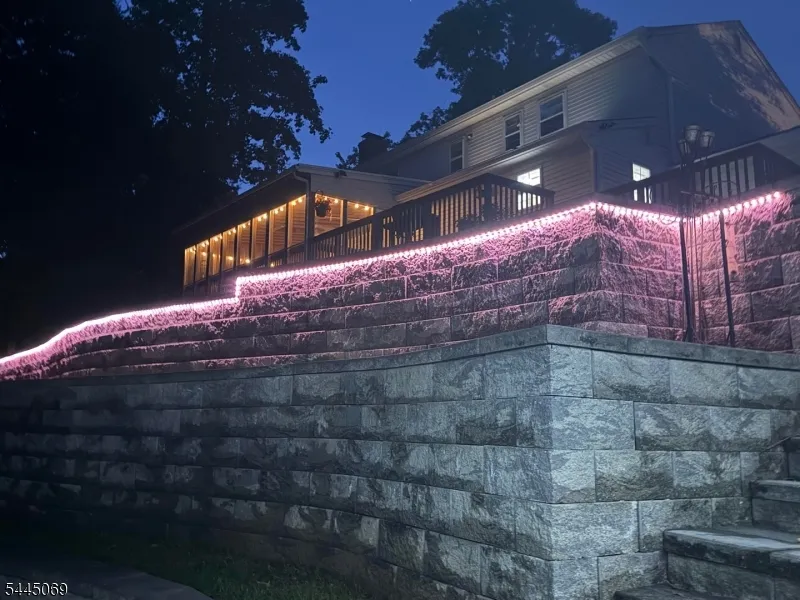 81 Poplar Dr Hanover, NJ 07950
