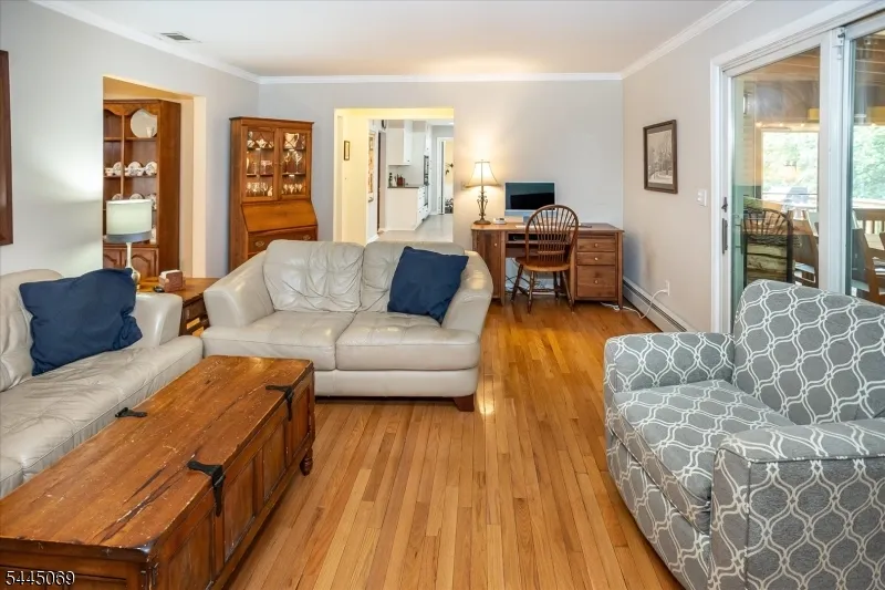81 Poplar Dr Hanover, NJ 07950