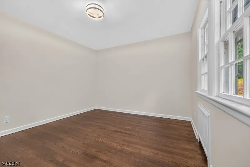 28 Dogwood Ln Washington, NJ 07882
