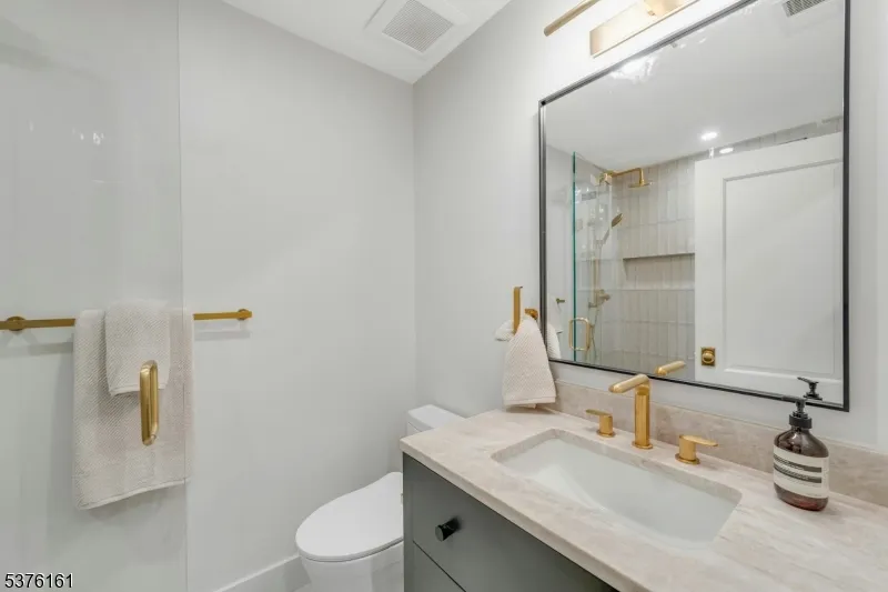 82 Watchung Ave Montclair, NJ 07043