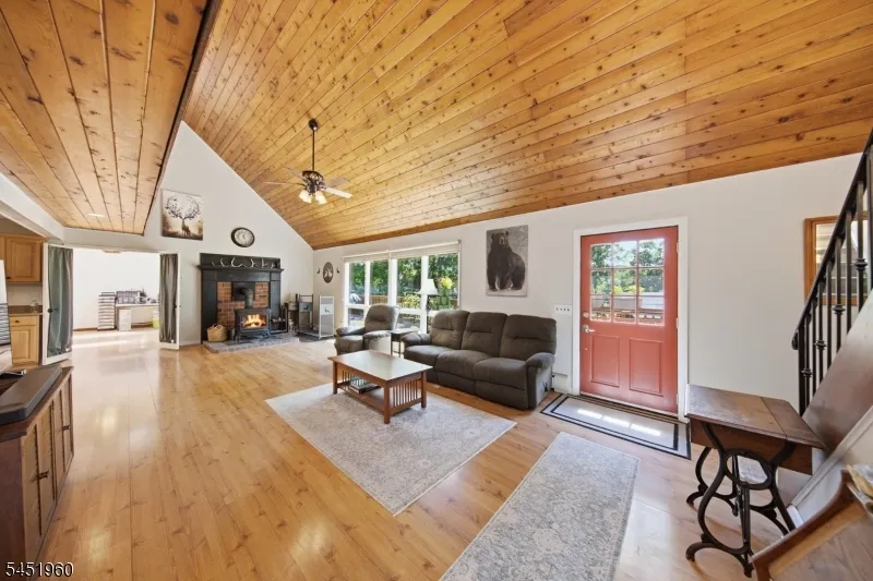 26 Lake Shore Rd W Hardyston, NJ 07460