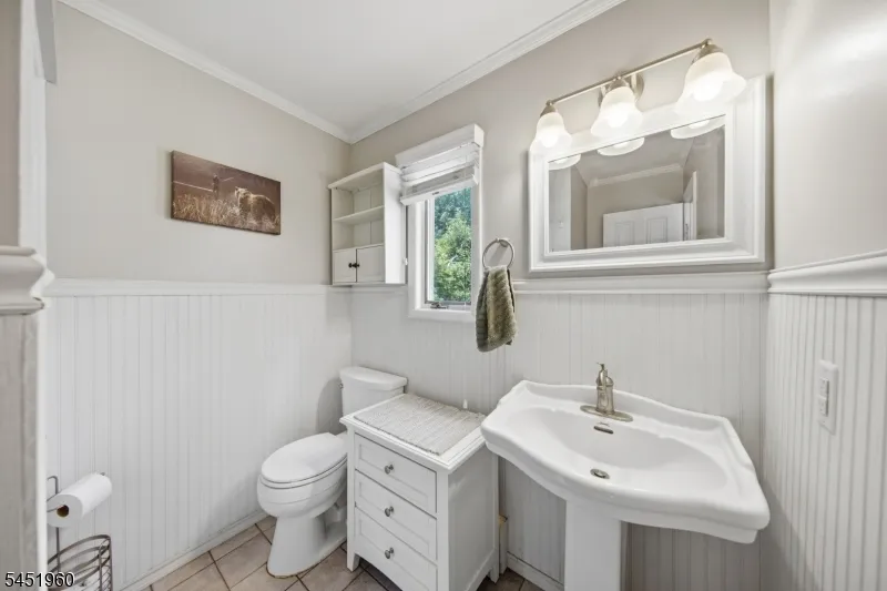 26 Lake Shore Rd W Hardyston, NJ 07460