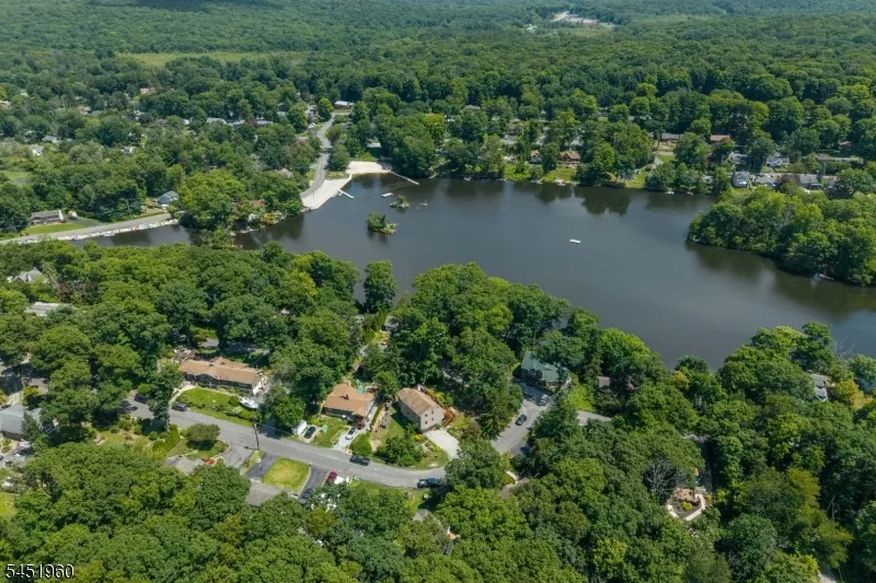 26 Lake Shore Rd W Hardyston, NJ 07460
