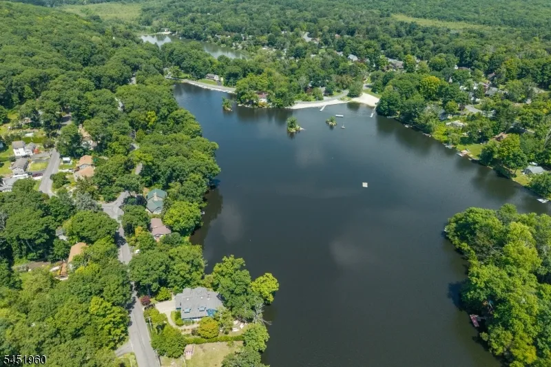 26 Lake Shore Rd W Hardyston, NJ 07460