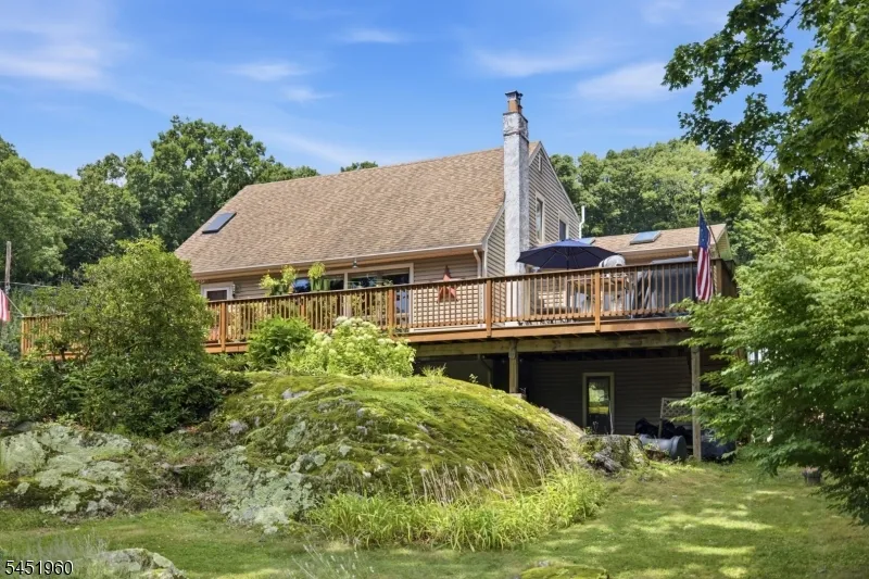 26 Lake Shore Rd W Hardyston, NJ 07460