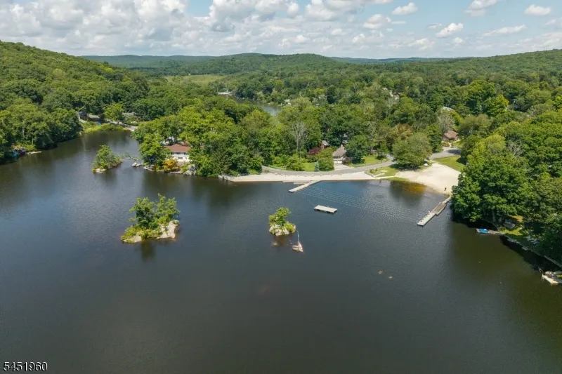 26 Lake Shore Rd W Hardyston, NJ 07460