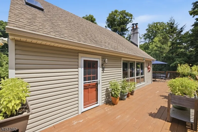 26 Lake Shore Rd W Hardyston, NJ 07460