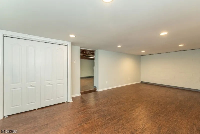 345 Bowden Rd Cedar Grove, NJ 07009