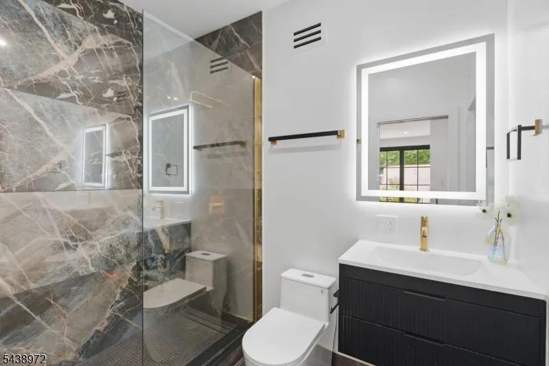 9 Minerva St #1 Unit 1 Jersey City, NJ 07304