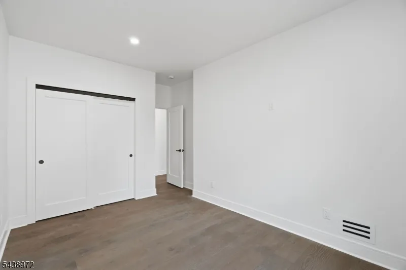 9 Minerva St #1 Unit 1 Jersey City, NJ 07304