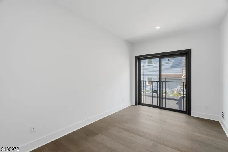 9 Minerva St #1 Unit 1 Jersey City, NJ 07304