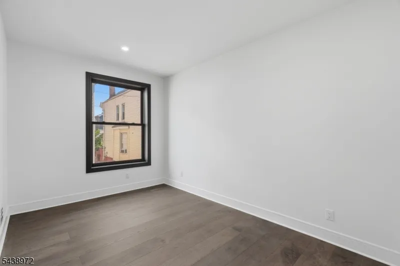 9 Minerva St #1 Unit 1 Jersey City, NJ 07304