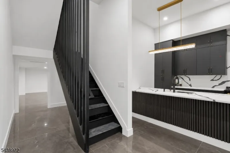 9 Minerva St #1 Unit 1 Jersey City, NJ 07304