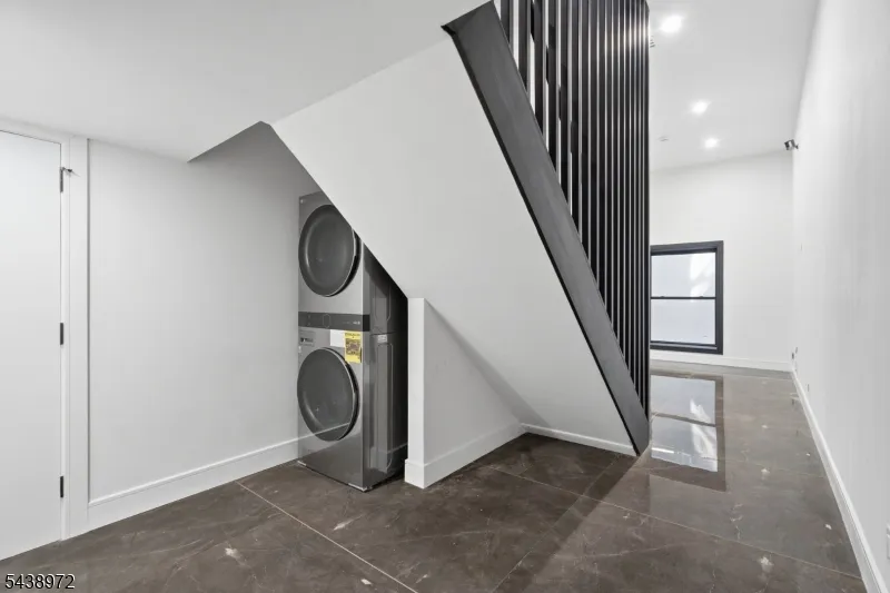 9 Minerva St #1 Unit 1 Jersey City, NJ 07304