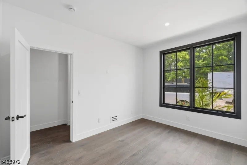 9 Minerva St #1 Unit 1 Jersey City, NJ 07304