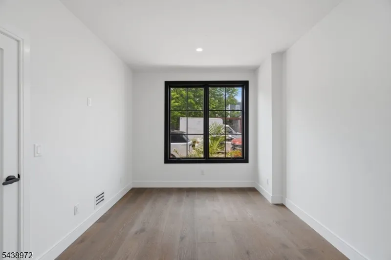 9 Minerva St #1 Unit 1 Jersey City, NJ 07304