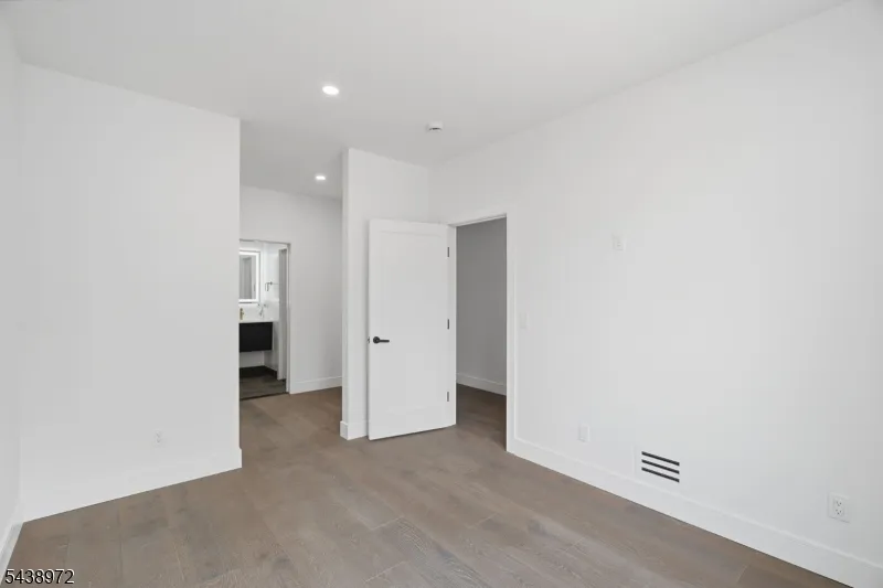 9 Minerva St #1 Unit 1 Jersey City, NJ 07304