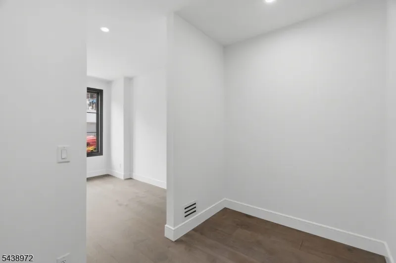 9 Minerva St #1 Unit 1 Jersey City, NJ 07304