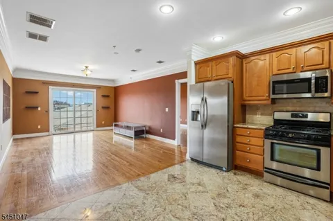 411 Chestnut St #3B Unit 3B