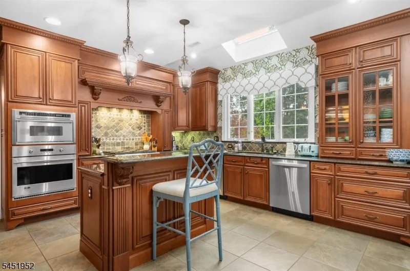 31 Balmoral Dr Alexandria, NJ 08867