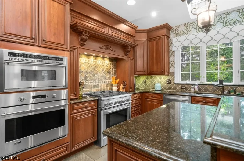 31 Balmoral Dr Alexandria, NJ 08867