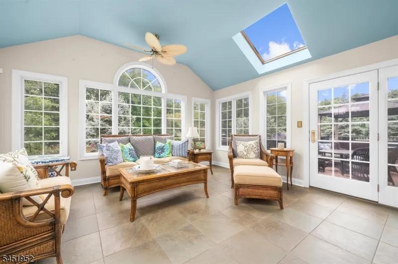 31 Balmoral Dr Alexandria, NJ 08867