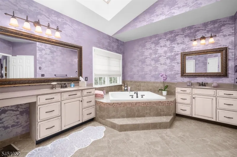 31 Balmoral Dr Alexandria, NJ 08867