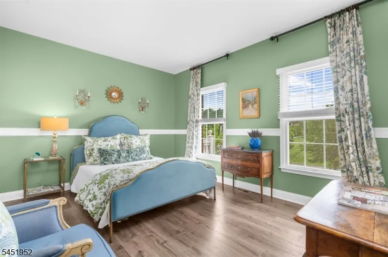 31 Balmoral Dr Alexandria, NJ 08867