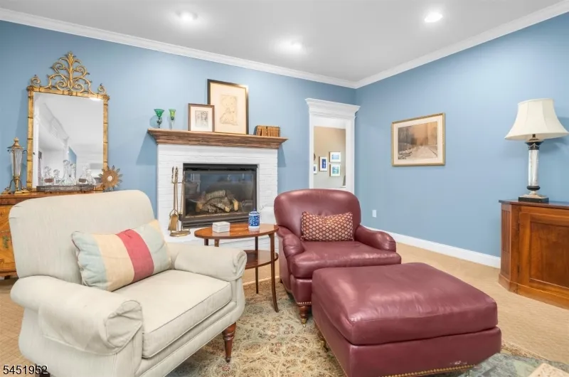 31 Balmoral Dr Alexandria, NJ 08867