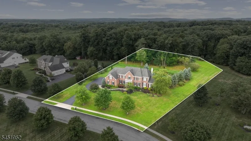 31 Balmoral Dr Alexandria, NJ 08867