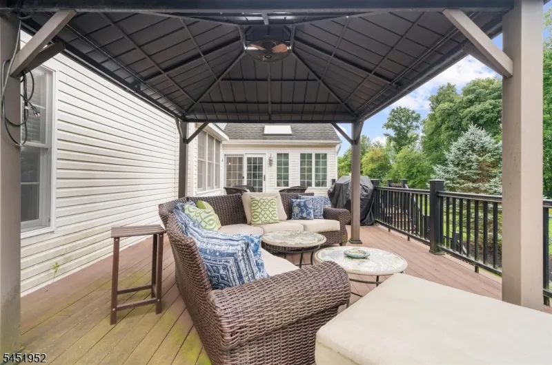 31 Balmoral Dr Alexandria, NJ 08867