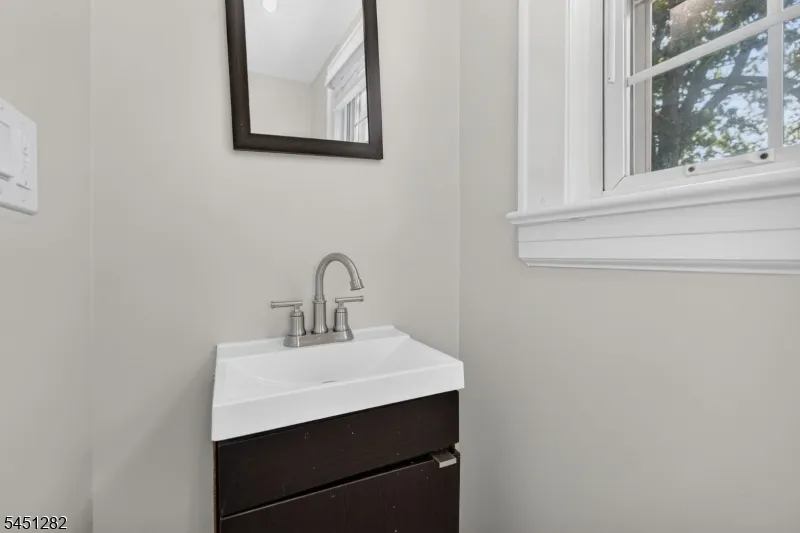 112 Rosewood Ter Linden City, NJ 07036