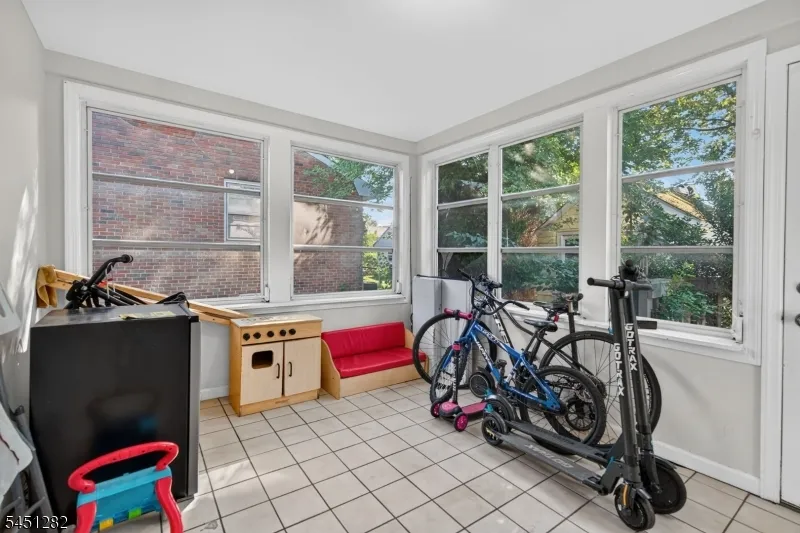 112 Rosewood Ter Linden City, NJ 07036