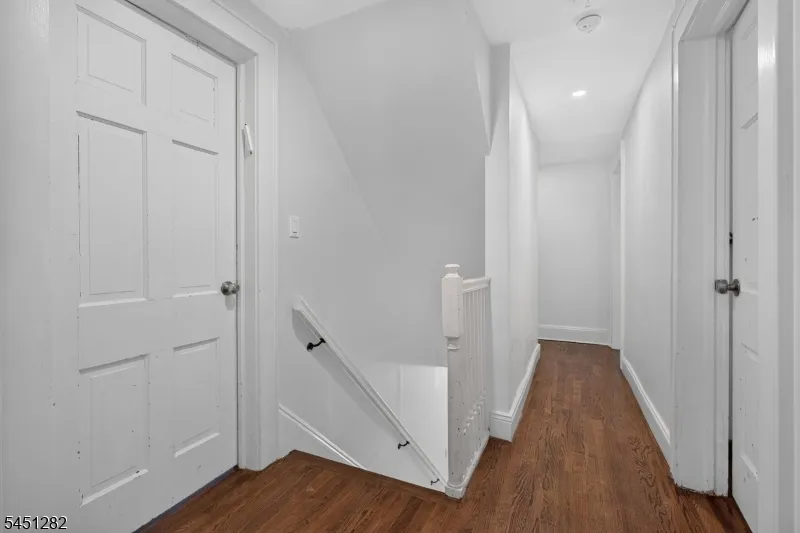 112 Rosewood Ter Linden City, NJ 07036