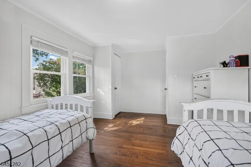 112 Rosewood Ter Linden City, NJ 07036