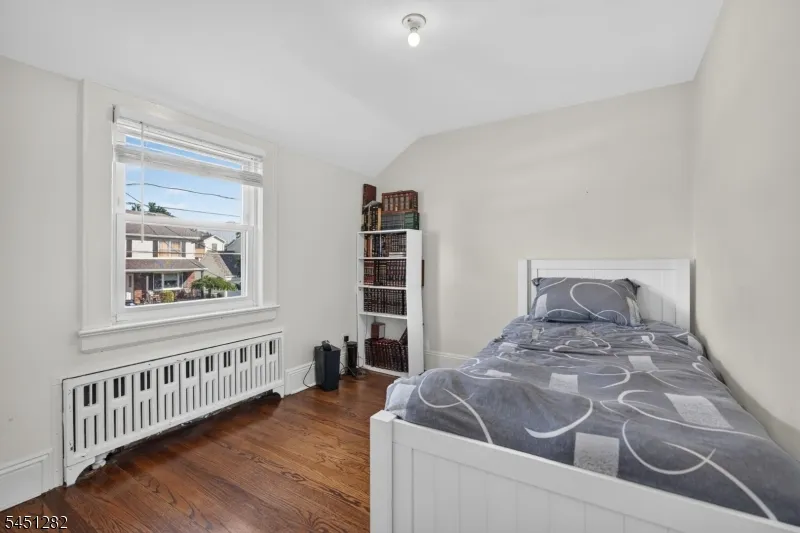112 Rosewood Ter Linden City, NJ 07036