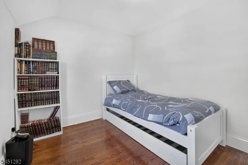 112 Rosewood Ter Linden City, NJ 07036