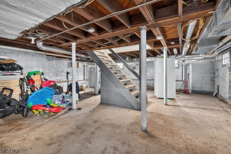 112 Rosewood Ter Linden City, NJ 07036