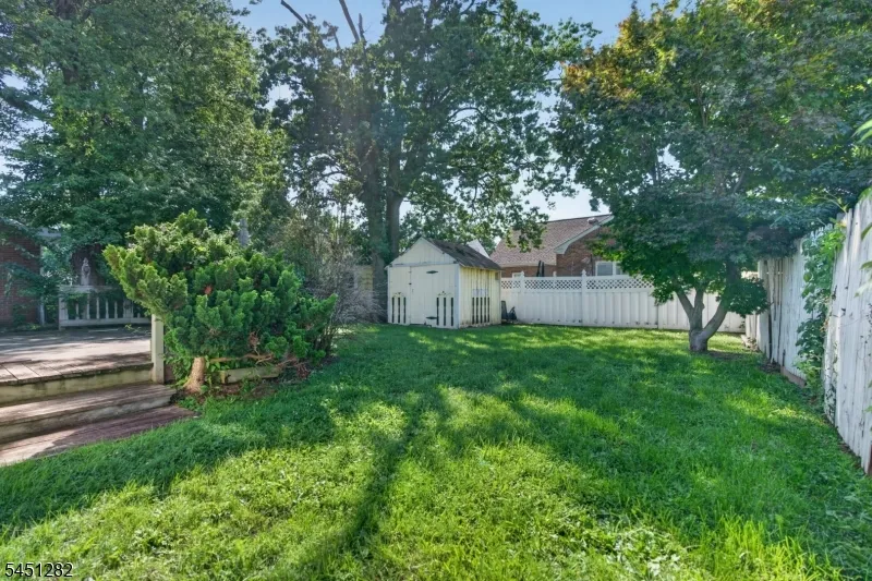 112 Rosewood Ter Linden City, NJ 07036