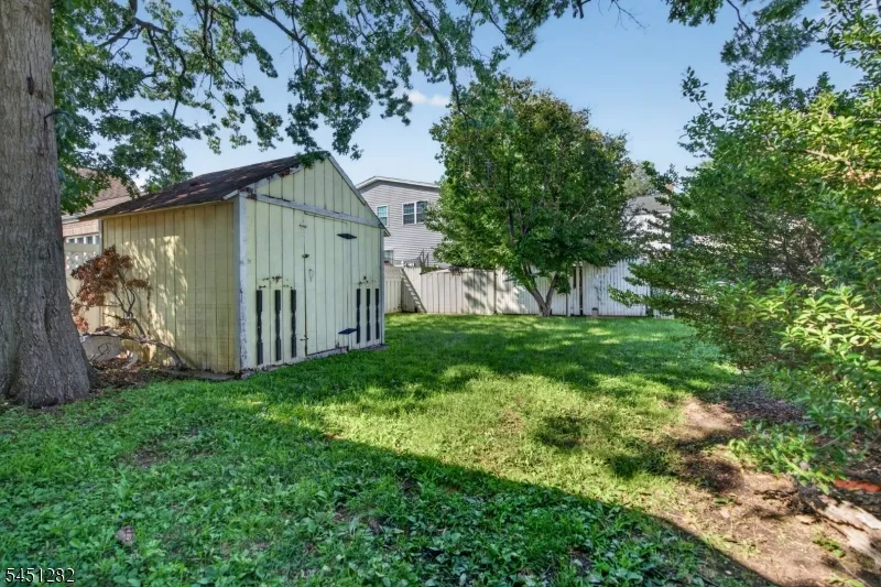 112 Rosewood Ter Linden City, NJ 07036