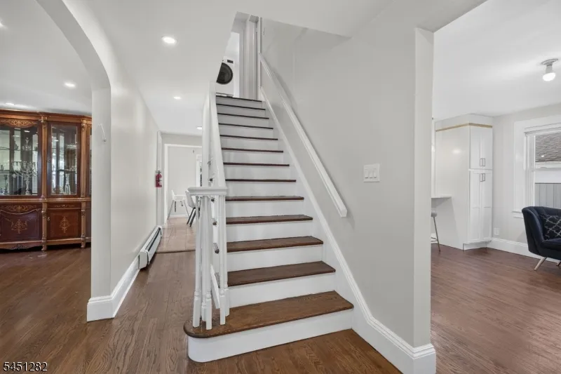 112 Rosewood Ter Linden City, NJ 07036